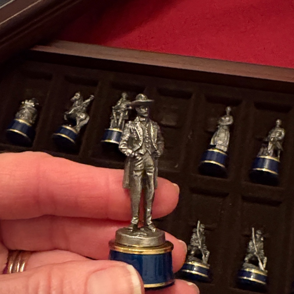 Civil War Chess Set 1983 - Picture 5 of 11